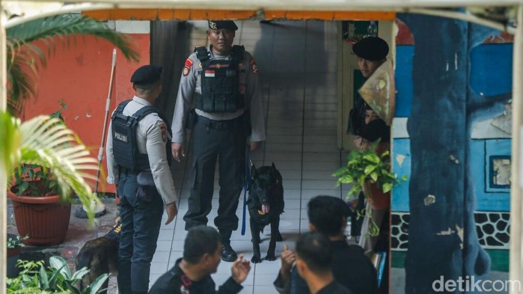 Polisi Tangkap Pelaku Teror Bom SDN Srengseng Sawah 15 Pagi