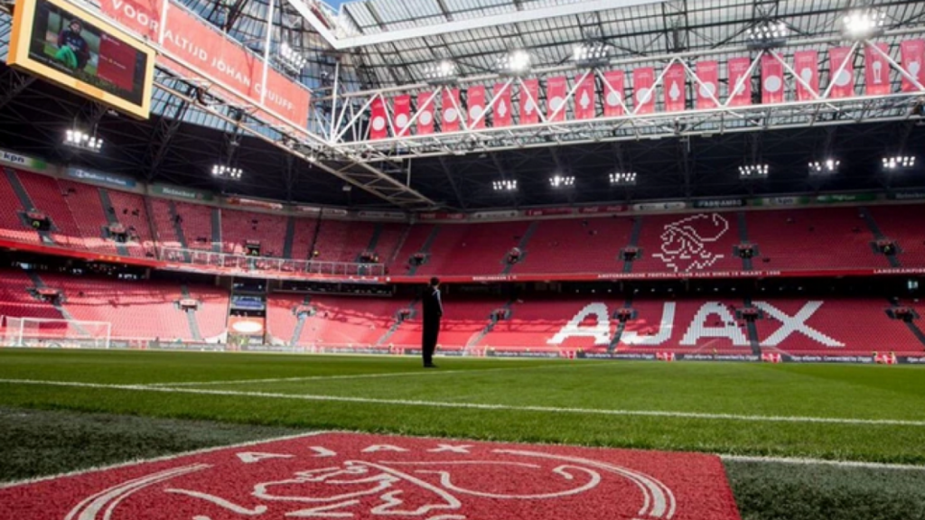 Ajax Bawa Maarten Paes Hadapi FK Vojvodina