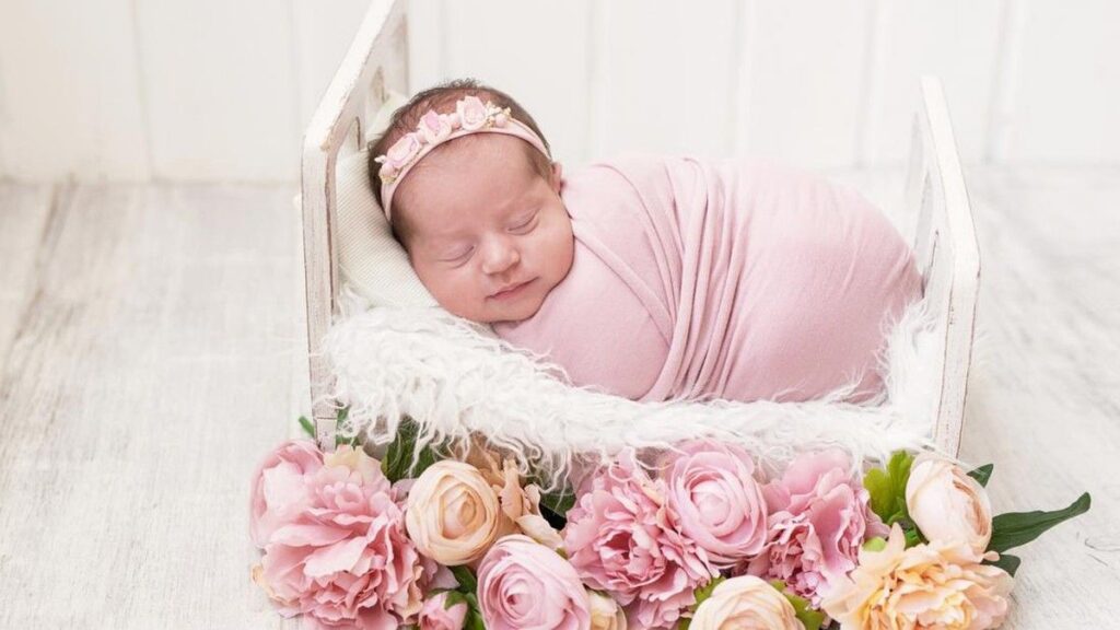 150 Nama Bayi Terinspirasi Bunga Beserta Maknanya untuk Laki-laki dan Perempuan