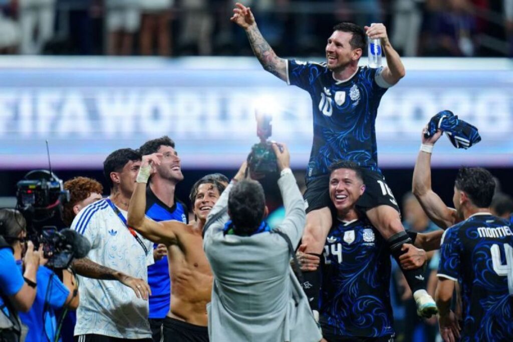 Inggris Desak FIFA Selidiki Spanduk Malvinas Pemain Argentina