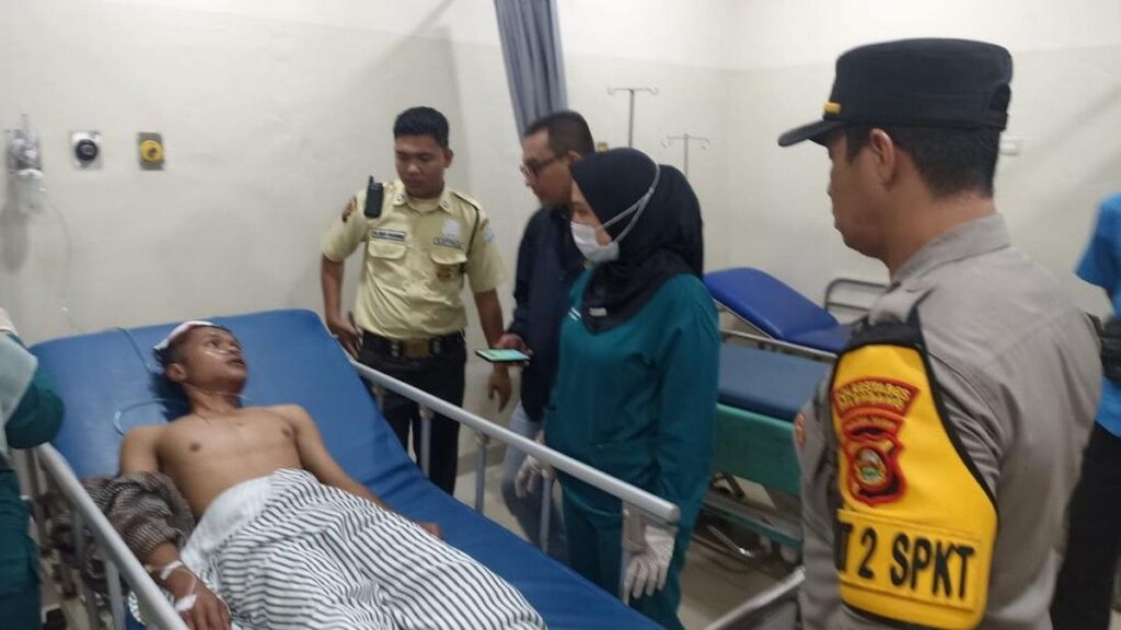 Sekelompok Pria Bersenjata Tajam Mengeroyok Mahasiswa di Palembang