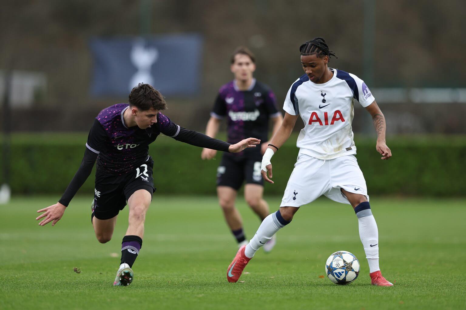 Manchester United Rekrut Tynan Thompson dari Tottenham Hotspur