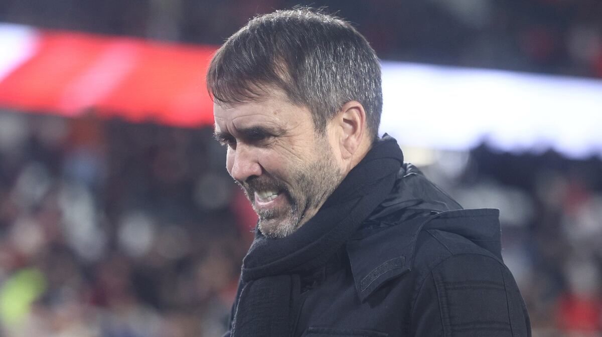 Eduardo Coudet Absen Dampingi River Lawan Barracas Central di Liga Profesional
