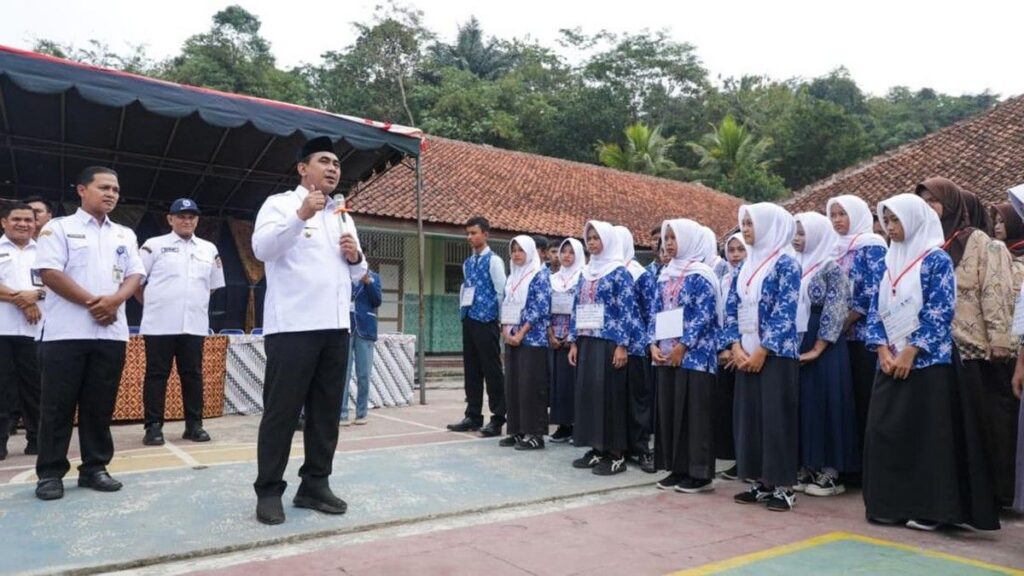 Taj Yasin Motivasi Siswa SMAN 1 Dayeuhluhur Susun Peta Jalan Masa Depan