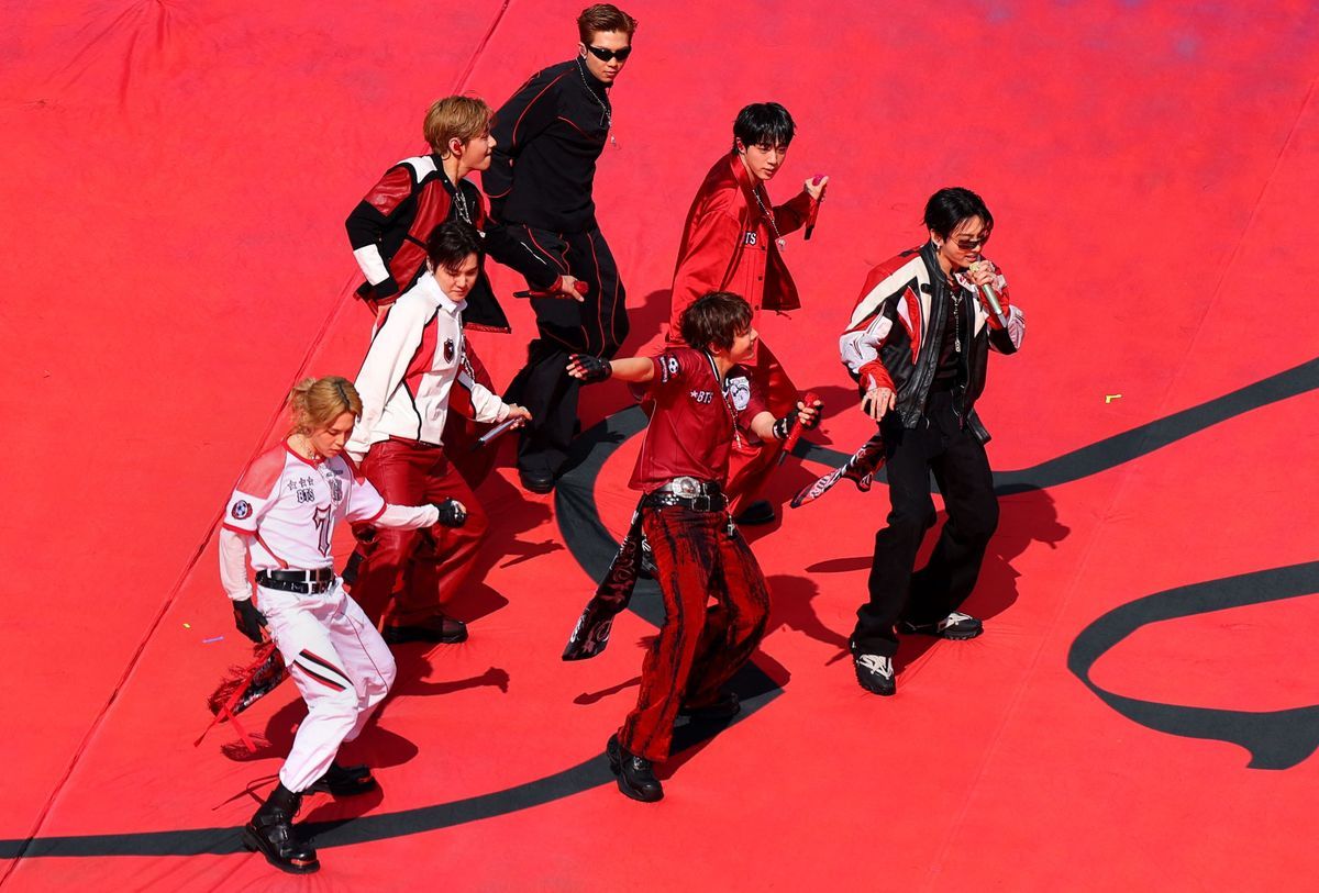 Christie’s Buka Lelang Amal Kostum BTS dari Halftime Show Piala Dunia 2026