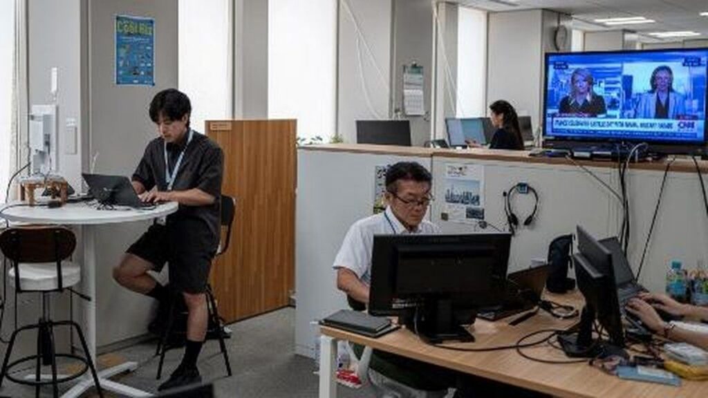 Pemerintah Tokyo Izinkan Pegawai Pakai Celana Pendek untuk Hemat Energi