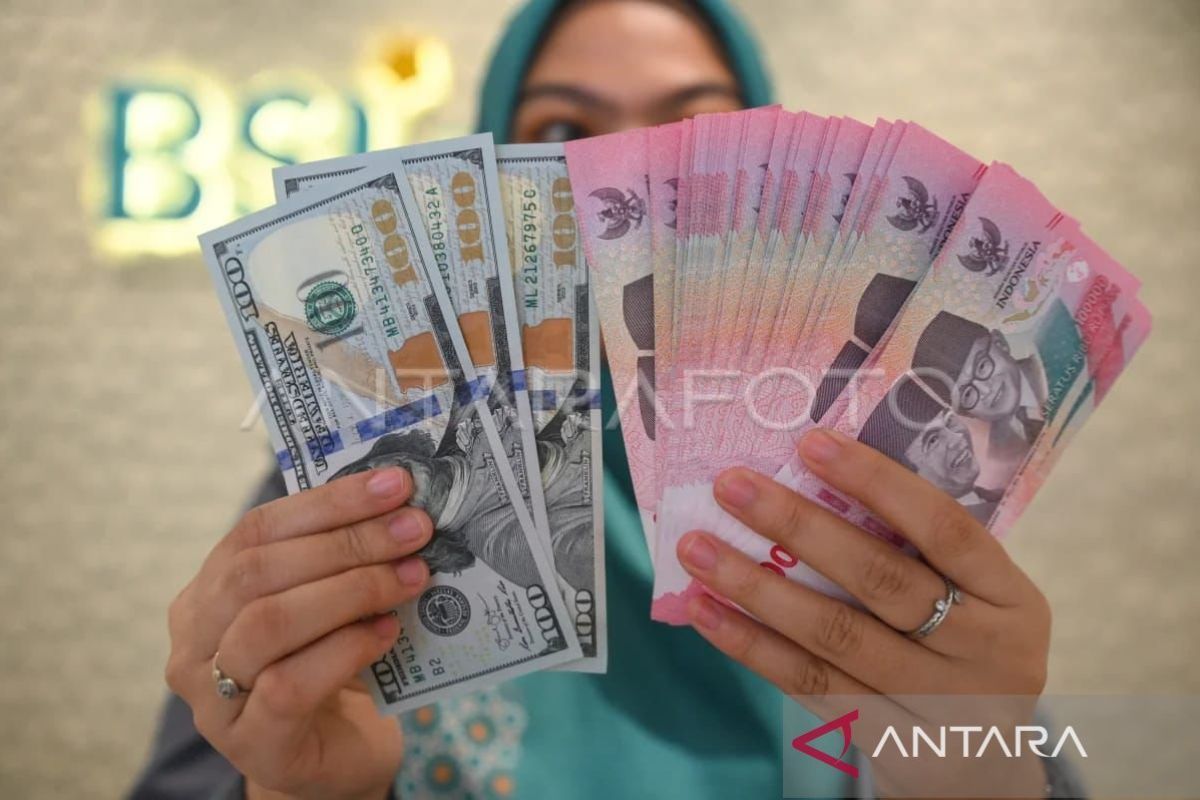 Rupiah Menguat ke Rp17.890 per Dolar AS Dipicu Sentimen SKDU BI