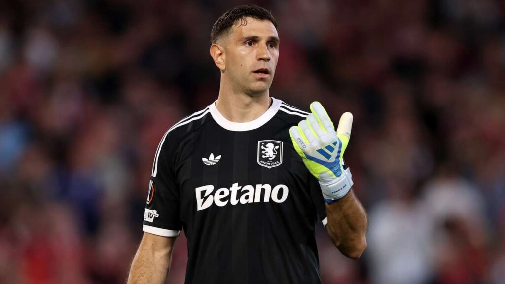Emiliano Martinez Desak Aston Villa untuk Gabung Juventus