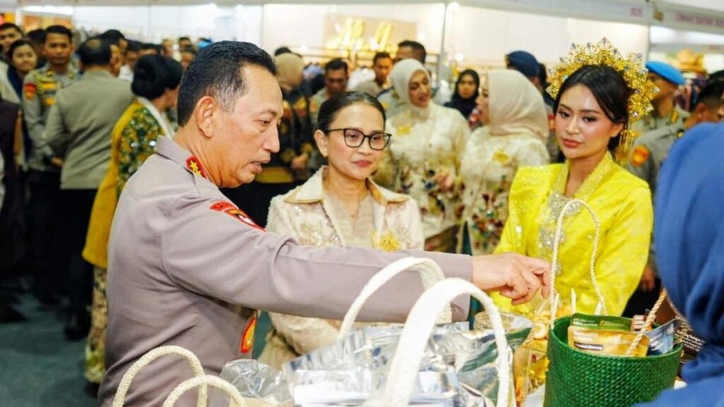 Kapolri Tinjau Bazar Kreasi Bhayangkari Nusantara 2026 di JCC