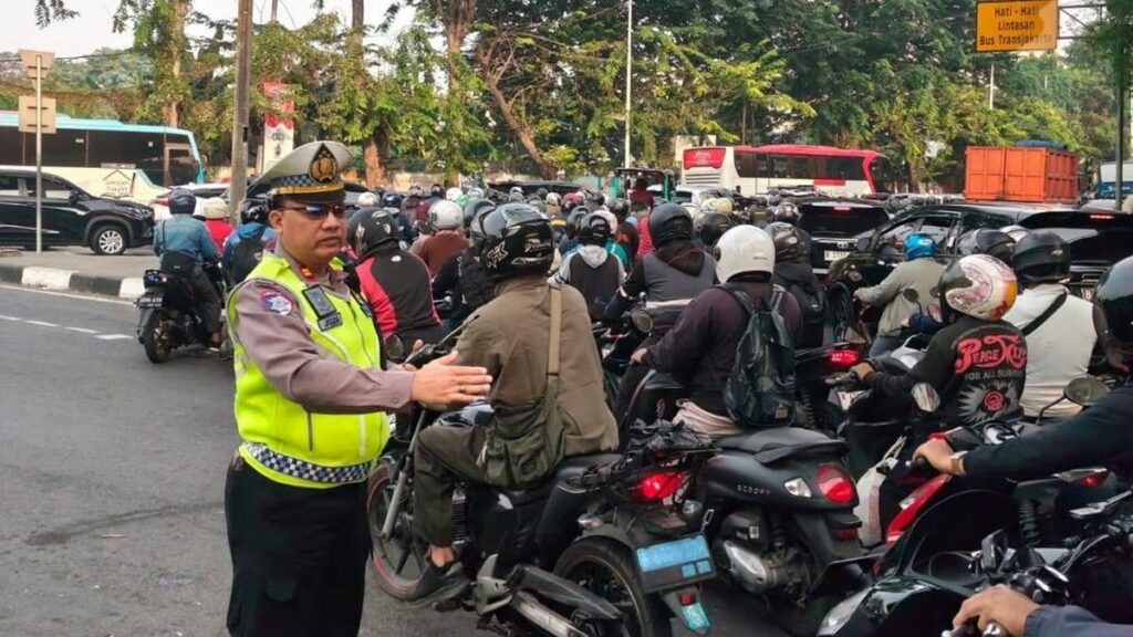 Hari Pertama Sekolah Picu Kemacetan di Sejumlah Ruas Jalan Jakarta