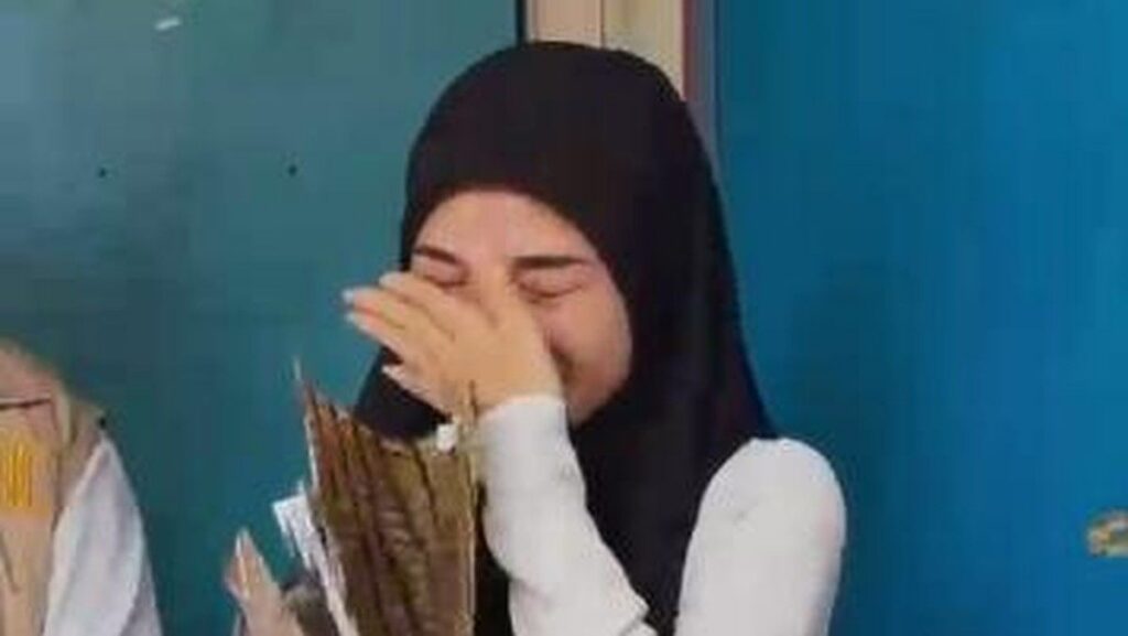 Kemenkum Serahkan Dokumen Status WNI Tujuh Warga Keturunan Filipina