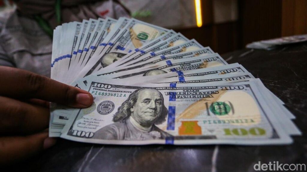 Rupiah Melemah Tajam ke Level Rp 18.128 per Dolar AS