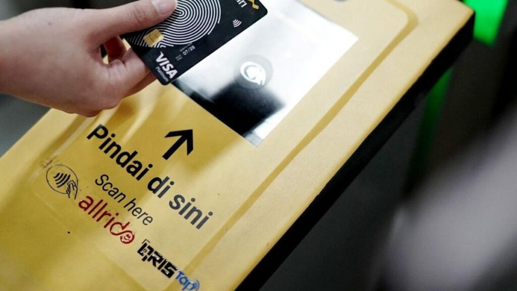 Bank Mandiri Implementasikan Pembayaran Kartu Nirsentuh EMV di MRT Jakarta