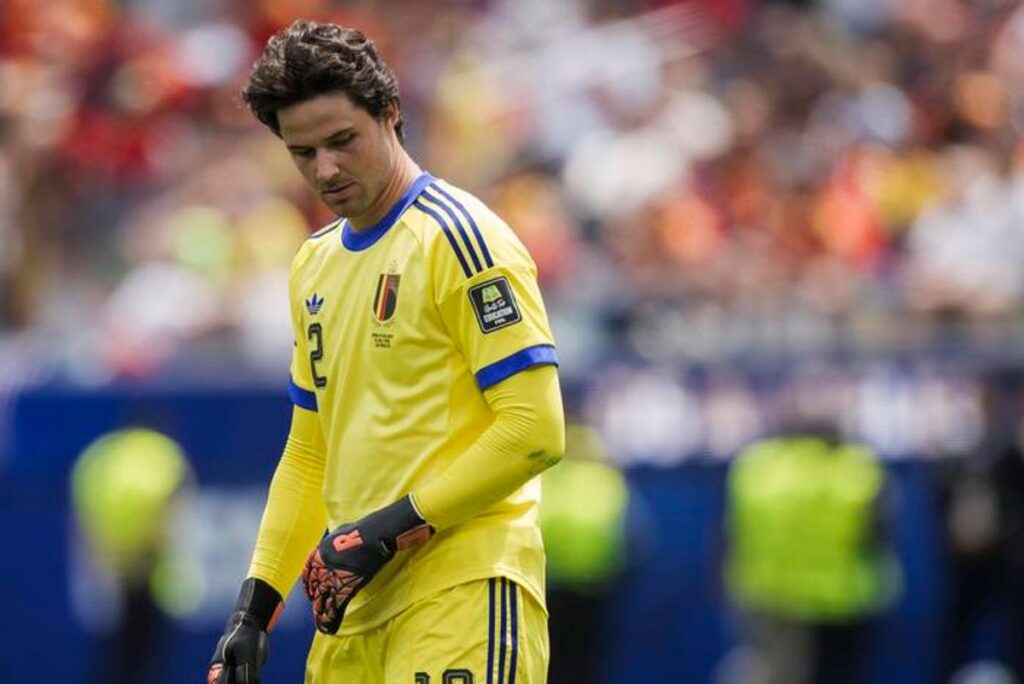 Manchester United Didesak Cari Kiper Baru Pengganti Senne Lammens