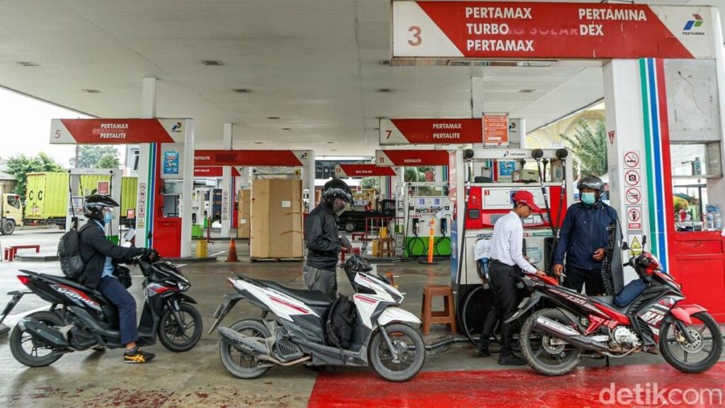 Pertamina Minta Maaf Atas Antrean BBM di Sumatera