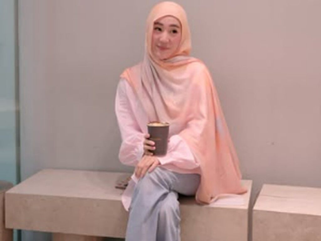 Larissa Chou Tanggapi Komentar Negatif Publik Mengenai Gugatan Cerai Ikram Rosadi