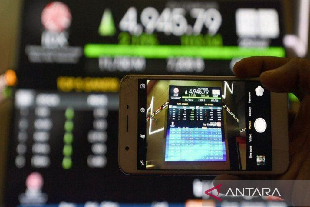 IHSG Berakhir Melonjak 1,10 Persen Ditopang Seluruh Sektor Saham