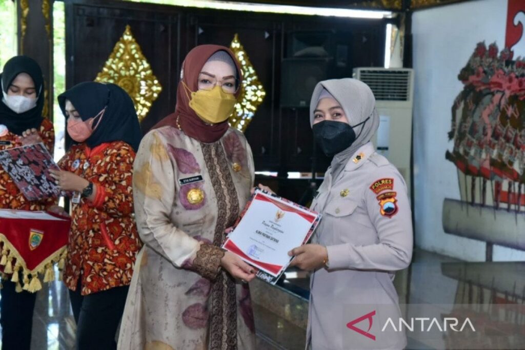 KPK Tangkap Bupati Sukoharjo Etik Suryani Terkait Kasus Pemerasan