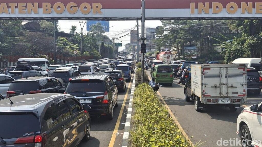 Masa Libur Sekolah Picu Kepadatan Kendaraan di Jalur Puncak Bogor