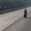 Salah Baca Google Maps, Pemotor Wanita Masuk Tol Jakarta-Cikampek