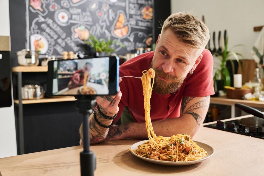 Empat Sikap Food Influencer yang Sering Dianggap Mengganggu Pengunjung