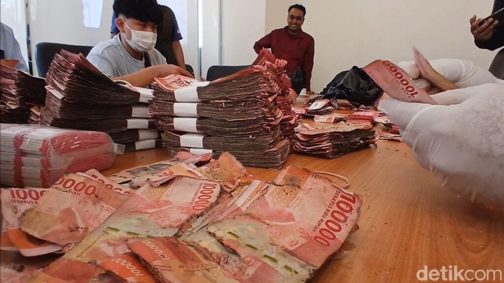 Bank Indonesia Tegal Ganti Uang Rusak Korban Banjir Rob Rp1,51 Miliar