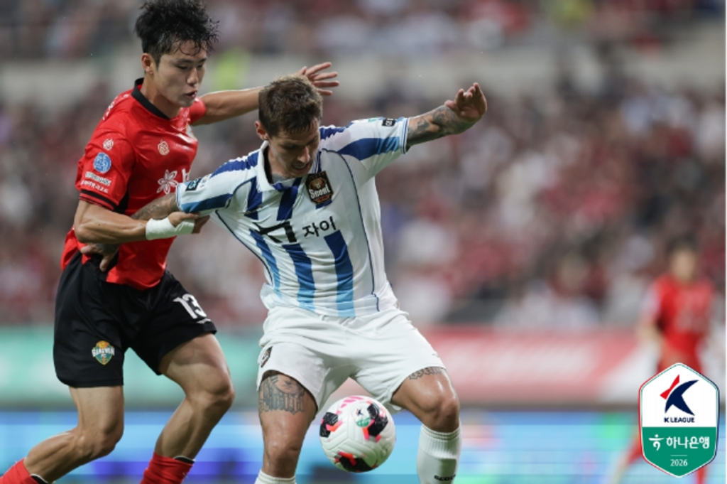 Tim Medis FC Seoul dan Gangwon FC Tolong Penonton Pingsan