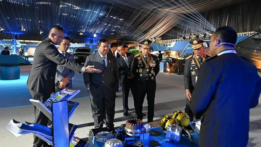 Presiden Prabowo Tinjau Pameran Bhayangkara Ke-80 di Cikeas