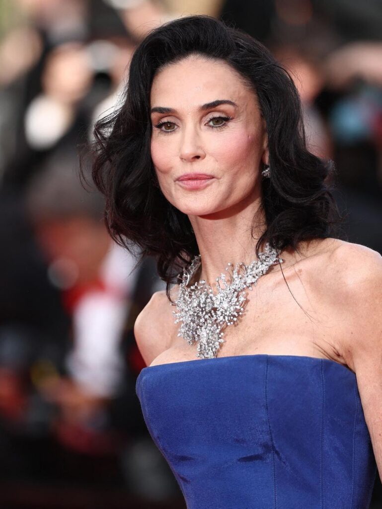 Demi Moore Jadi Cameo di Video Musik Terbaru KATSEYE Berjudul Animal