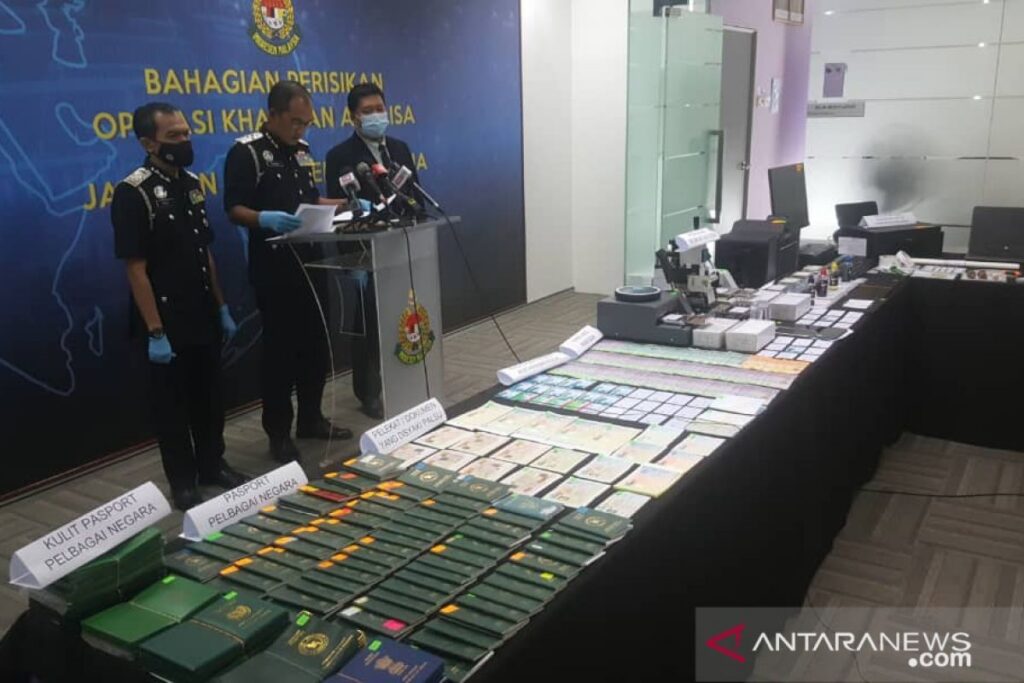 Imigrasi Malaysia Tahan Warga Bangladesh Pemilik Dua Paspor