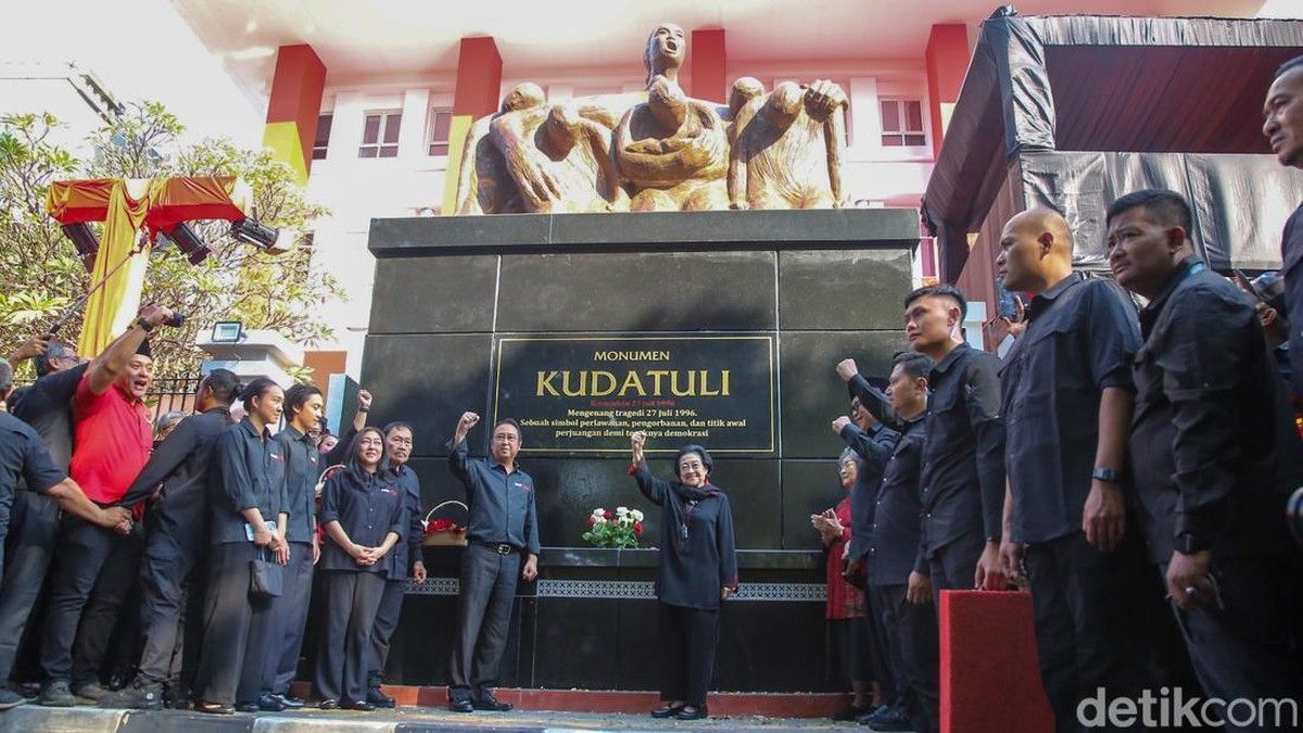 Megawati Resmikan Monumen Kudatuli Peringati Tragedi 30 Tahun
