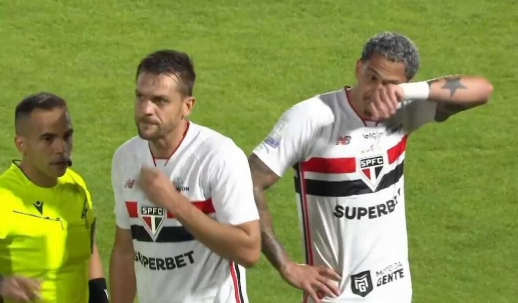 Rafael Toloi Cedera Musim Bek São Paulo Krisis saat Lawan Athletico-PR