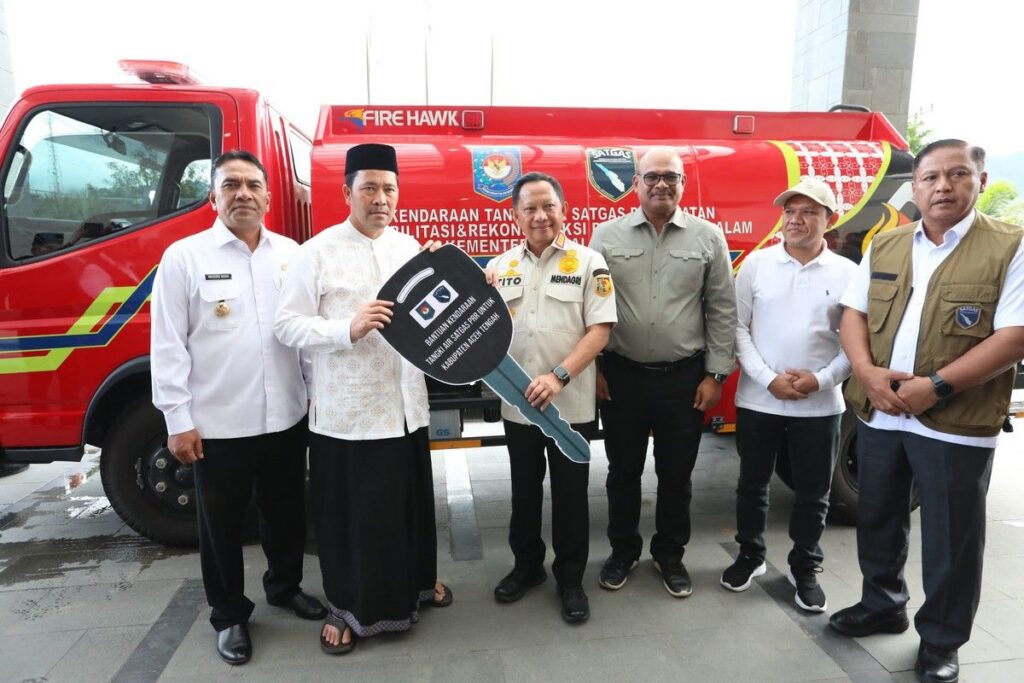 Mendagri Serahkan Kendaraan Tangki Air Multifungsi ke Pemkab Aceh Tengah