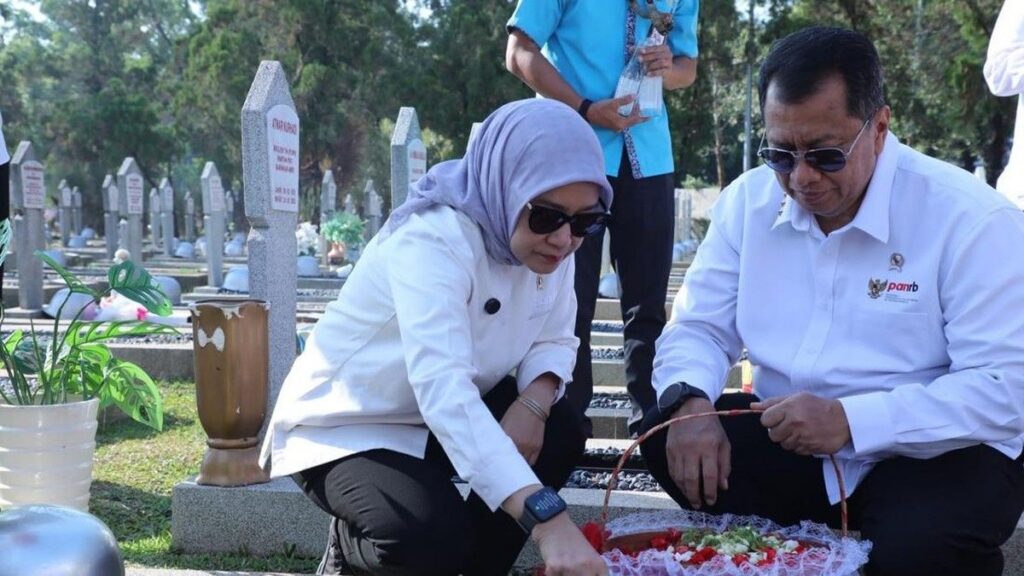 Menteri PANRB Pimpin Ziarah Makam Mantan Menteri Jelang Hari Jadi ke-67