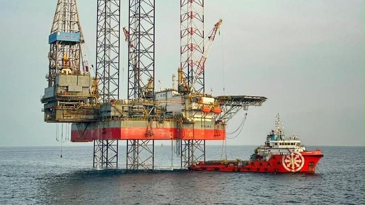 Harga Minyak Dunia Melonjak Saham Sektor Energi Menguat