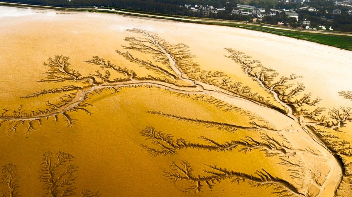 Metana Cair Gerakkan Siklus Cuaca dan Sungai di Titan