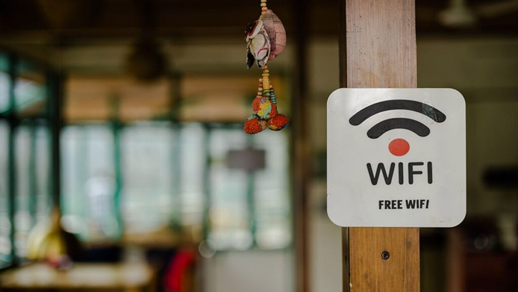 Ahli Siber Ingatkan Risiko Kejahatan Digital Lewat Jaringan WiFi Gratis