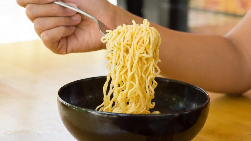 Wabah Salmonella Mi Instan Ukraina Meluas di 14 Negara Eropa
