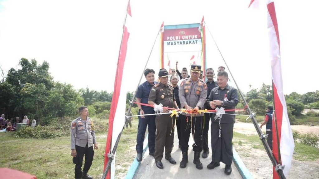 Polri Resmikan Tujuh Jembatan Merah Putih Presisi di Kuantan Singingi