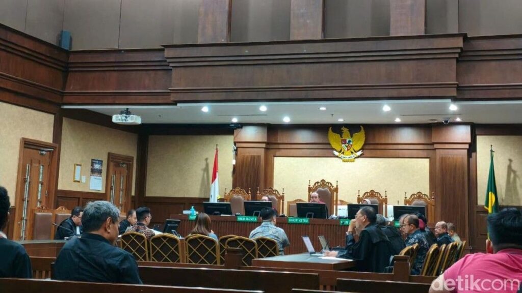 Staf HRD BlueRay Siapkan 13 Amplop untuk Pejabat Bea Cukai