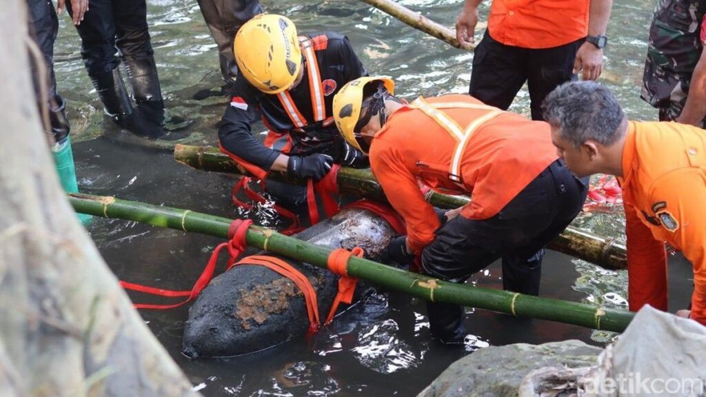 Tim Gabungan Evakuasi dan Ledakkan Bom Pesawat Perang Dunia II di Blitar