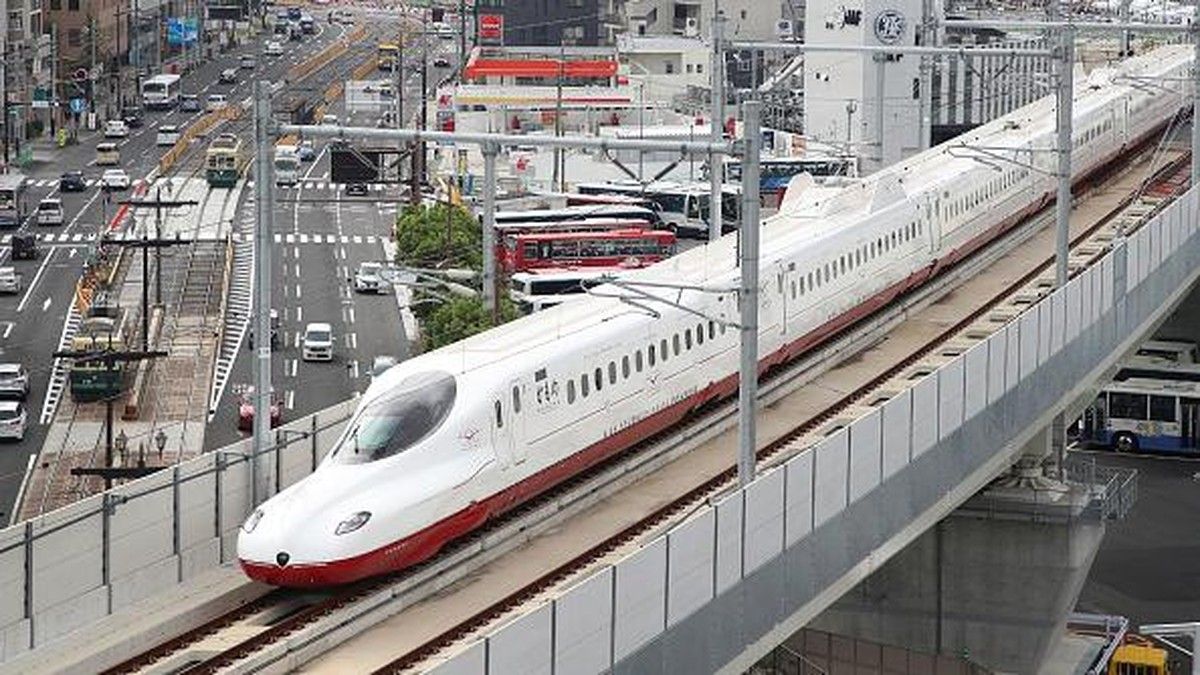 Gempa Magnitudo 7,1 Lumpuhkan Transportasi dan Menewaskan 13 Orang