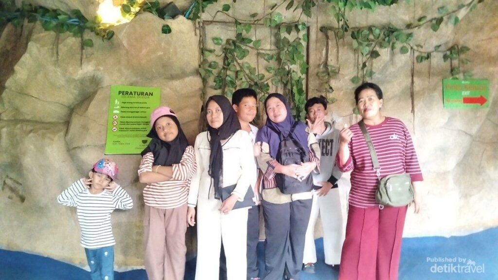 Wisatawan Padati Taman Margasatwa Ragunan Jelang Akhir Libur Sekolah