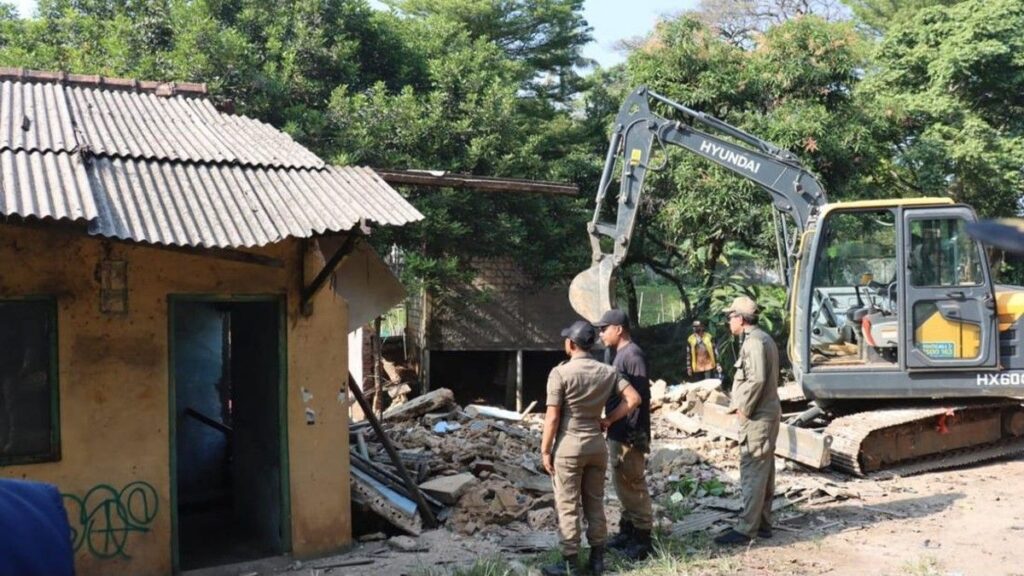 Pemkab Bogor Bongkar 103 Bangunan Liar di Ciseeng