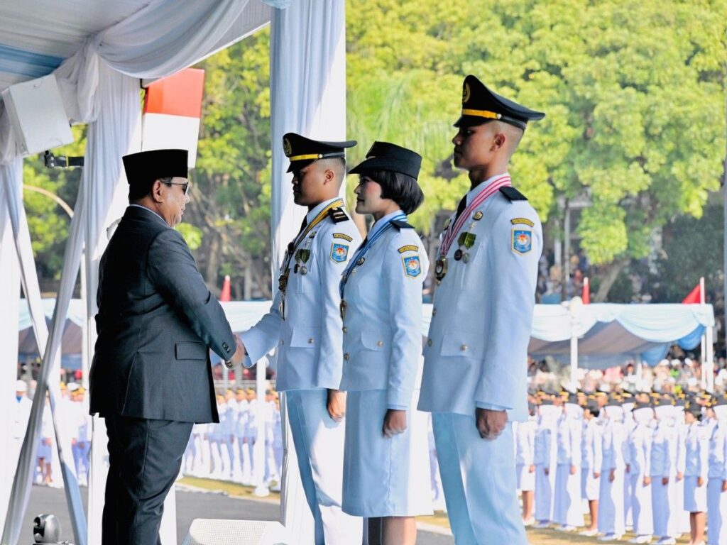 Anak Buruh Bangunan Raih Penghargaan Lulusan Terbaik IPDN