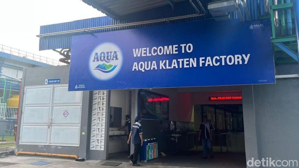 Intip Proses Pengolahan Air AQUA Klaten Melalui Dua Jalur Produksi