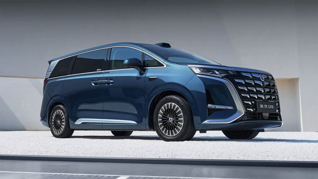 BYD Rilis Varian Termurah Denza D9 Flash Charging Luxury