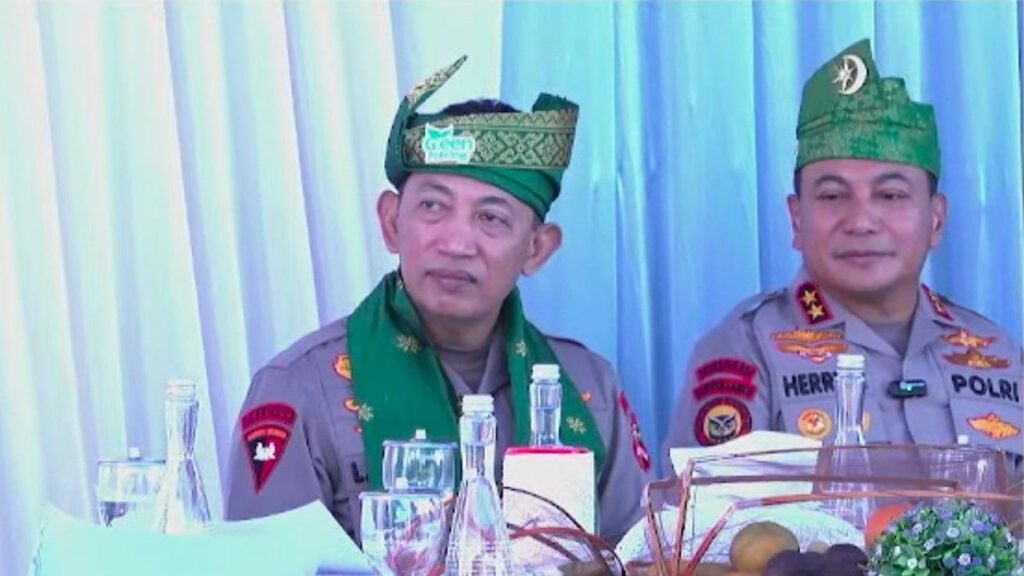 Kapolri Listyo Sigit Prabowo Meresmikan 80 Jembatan Merah Putih di Dumai