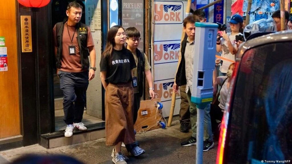 Polisi Hong Kong Gerebek Dua Toko Buku Independen dan Tangkap Lima Orang