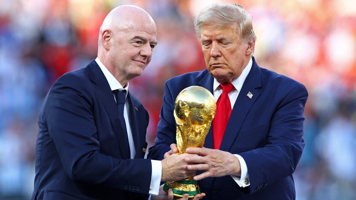 Javier Tebas dan Sepp Blatter Desak Gianni Infantino Mundur dari FIFA